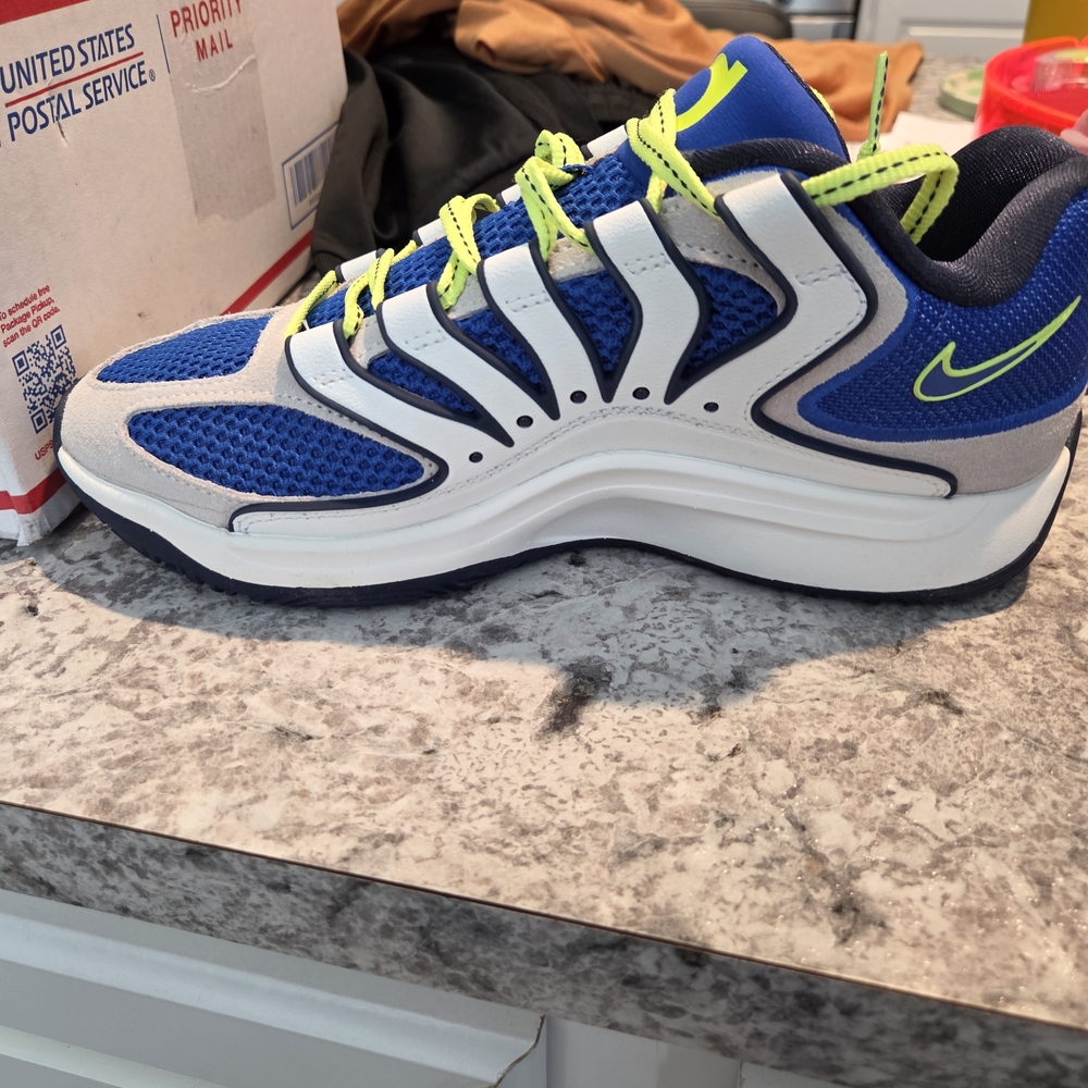 New Nike KD Blue Sneakers with Neon Accents Sz 9 Women / 7.5 Mens - Picture 5 of 7